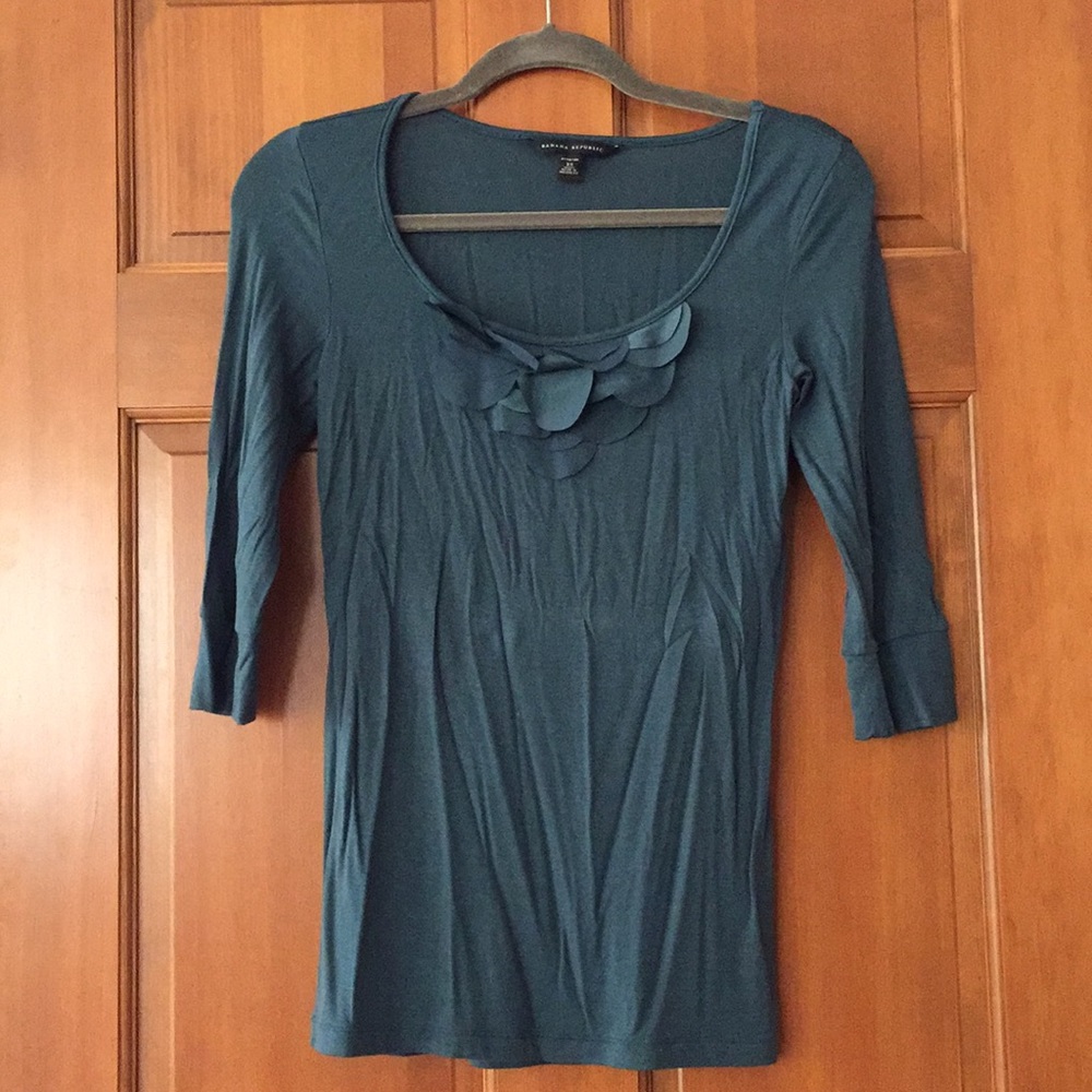 Banana republic half length tee